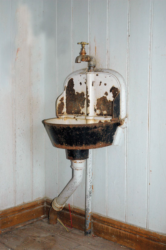 Utslagsvask fra omkring 1900. I privat eie. Arbeidet ble forenklet da man fikk innlagt vann på kjøkkenet.